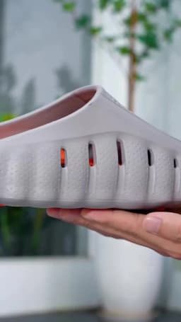 Men's Lightweight Outdoor Slippers Soft Thick Sole Breathable Sandals Non-Slip Summer Beach Slides for Casual Home Bathroom Use