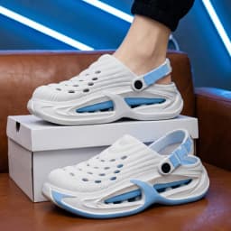 New hole shoes for men in summer, thick soled, non slip, breathable driving sandals, durable and fashionable beach shoes