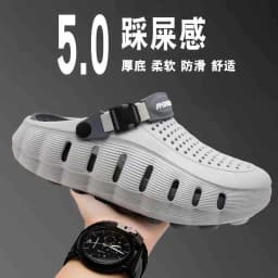 New hole shoes for men in summer, thick soled, non slip, breathable driving sandals, durable and fashionable beach shoes