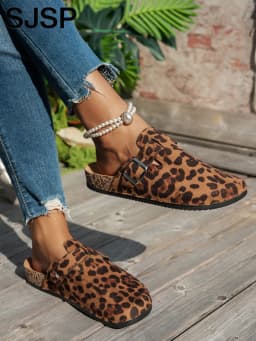 2025 New Women's Casual Autumn and Winter Outdoor Activity Shoes with Animal Prints, Leopard Print, Cow Print, New Mule Shoes, Slip-On Slippers, Outdoor Flat Beach Shoes, Trendy Fashion Animal Print Cow Print Leopard Print Cork Sole Sandals Suitable for All-Season Outdoor Activities