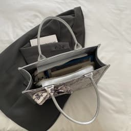 Luxury Elegant Women Tote Bag Embroid Bouquet Pattern PU Leather Tote Bag Letter Scarf Handbag for Commute Shopping