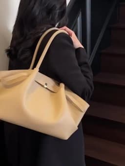 Luxury Fashion Niche Design Soft PU Leather Tote Bag Spacious Capacity Women's Shoulder Bag Crossbody Bag Commuting Travel