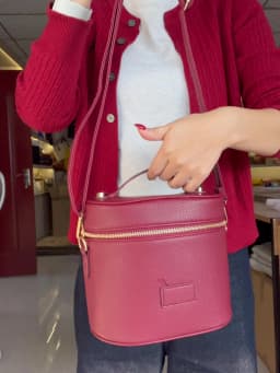 Customized Name PU Leather Cosmetic Bag: Simple, Portable, Crossbody, Hand-Carry, Large Capacity for Travel