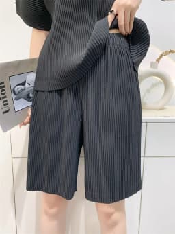 Pleated Women's Shorts Solid Color Miyake Five Pants 2024 Spring Summer Loose Casual Wide-legged Hundred Straight Pants Girls