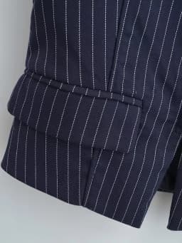 KEYANKETIAN Summer New Hidden Buckle Navy Blue Striped Vest British Style Women's V-Neck Slim Short Cardigan Sleeveless Top