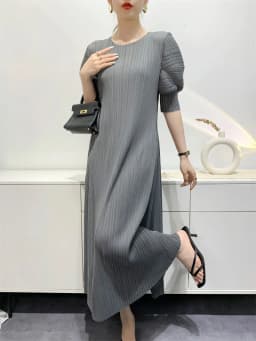 YUDX Miyake Pleated Fashion Women's Dresses Loose Plus Size Medium-length Round Neck Short-sleeved Girls Dresses 2024 Summer New