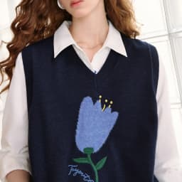 TOYOUTH Women's V Neck Knit Vest 2026 Fall New Arrival Botanical Jacquard Preppy Sleeveless Layering Top