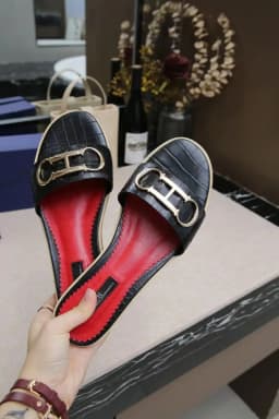 CH 2025 Summer New Women's Leisure Sandals Women's Slippers Simple Solid Colour Design Daily Style Fashion Women's Slippers