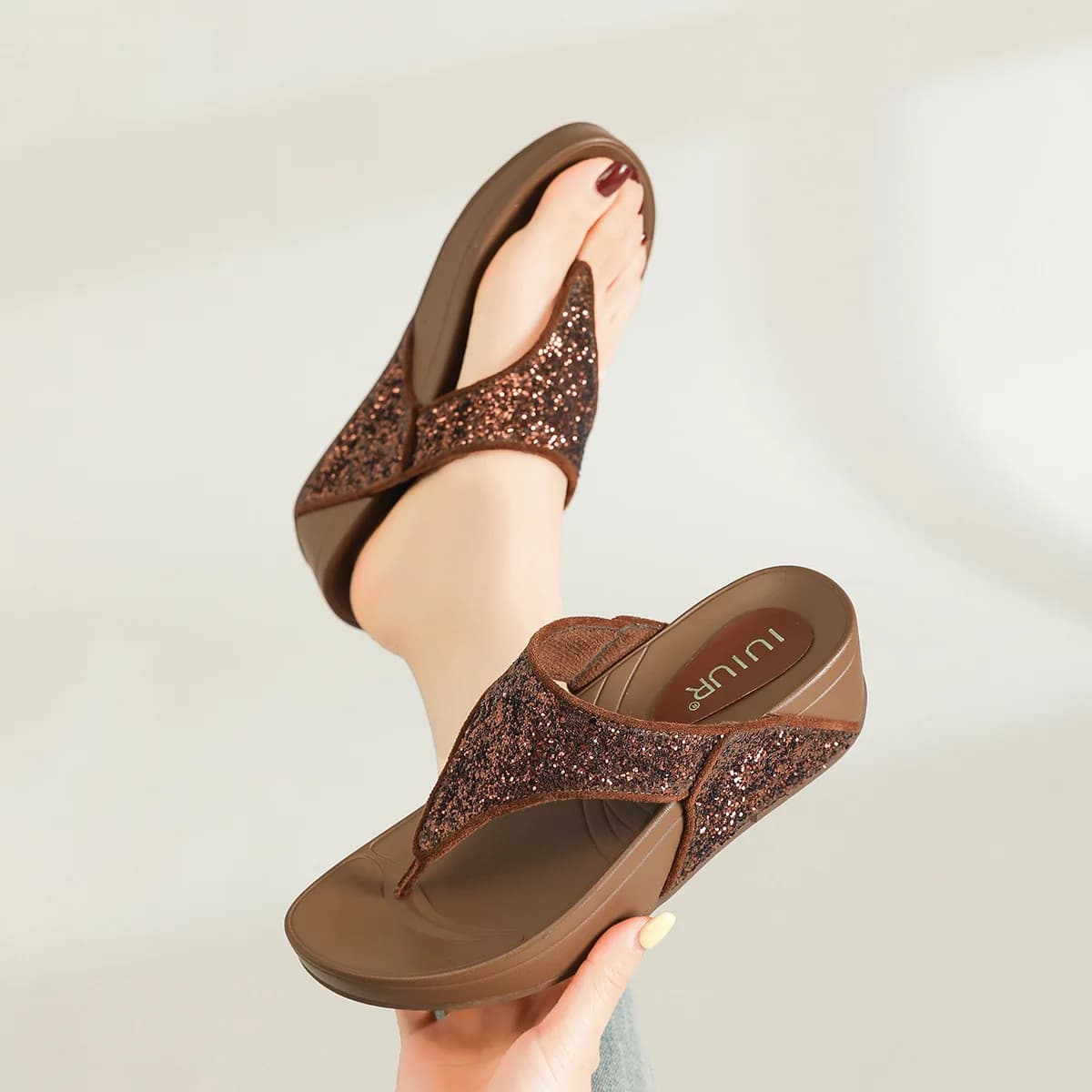 Women's slippers 2026 summer new style clip on cool slippers with sloping heels beach shoes for women