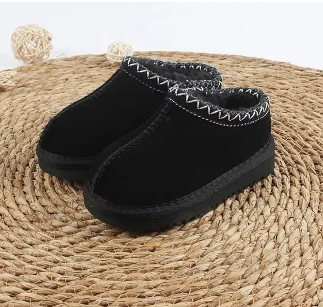 Classic Sheepskin Suede Leather Winter 2026 New Exquisite Fashion Non-Slip Lady Outdoor Shoes