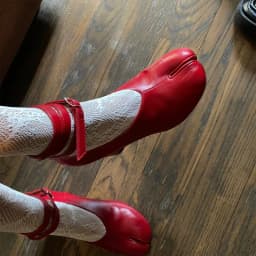 2026 Autumn Brand Design Split Toe Women Pumps Elegant Red Leather Shoes Women Chunky Round Strap Buckle High Heels Female