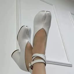 2026 Autumn Brand Design Split Toe Women Pumps Elegant Red Leather Shoes Women Chunky Round Strap Buckle High Heels Female