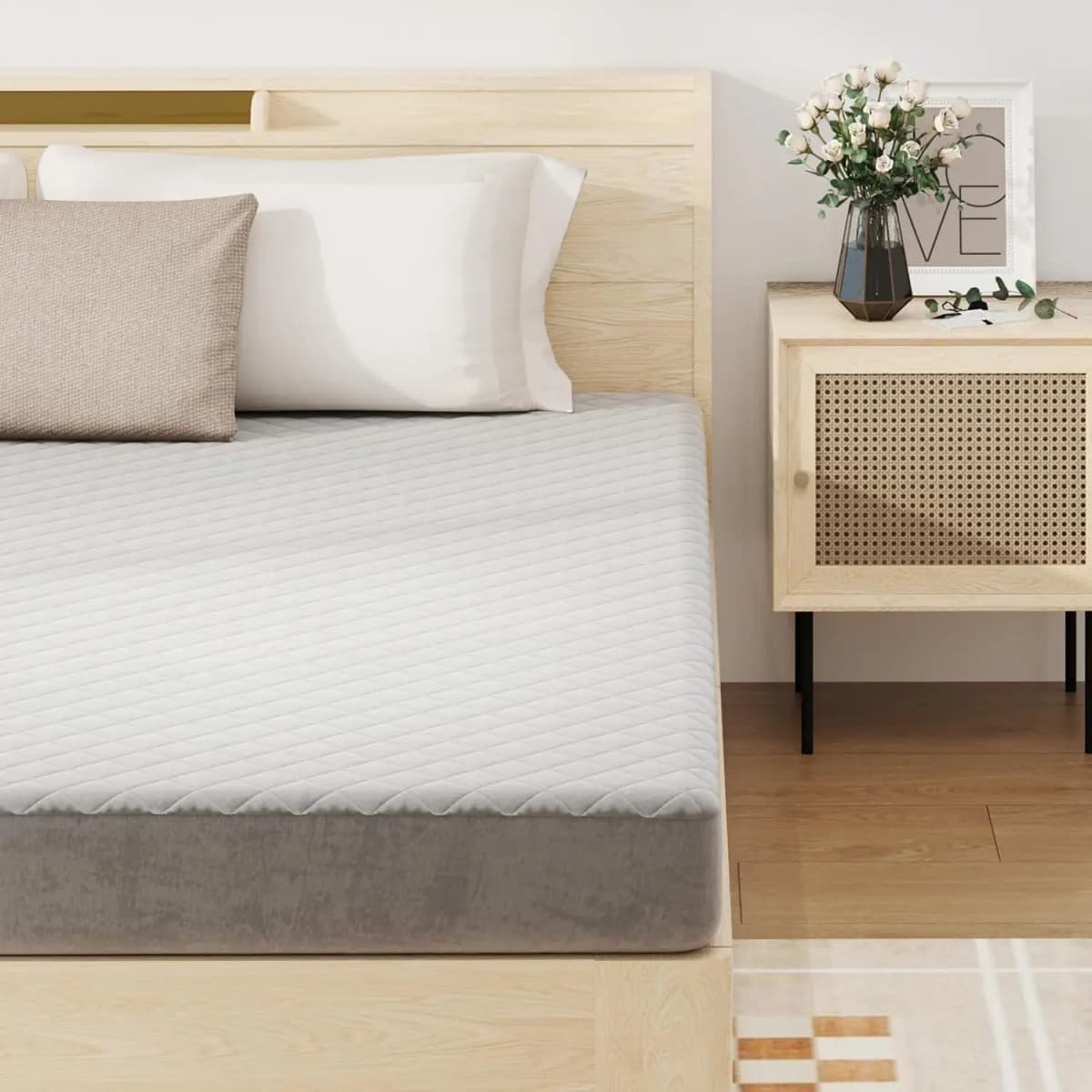 Mattress protector,super-soft mattress topper,breathable mattress cover with sponge padding and non-slip underside