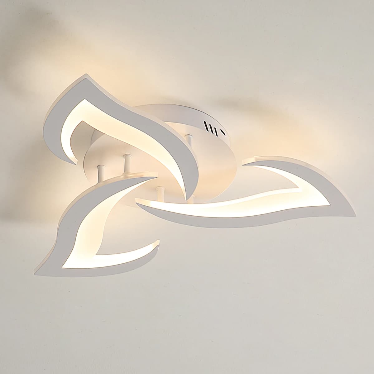 Modern Flower Shape LED Ceiling Light Fixture, 3000K Warm White Light Acrylic Flush Mount Ceiling Lamp (3-Head White)