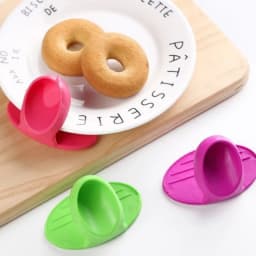 2PCS Silicone Insulated Finger Covers Oven Microwave Insulated Gloves High Temperature Resistant Thickened Insulated Mat Gift