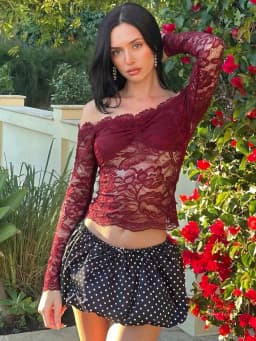 Hugcitar Women Elegant Lace Slash Neck Long Sleeve Sexy See Through Ruffles Crop T-Shirt Top Female Clothes Birthday Night Club