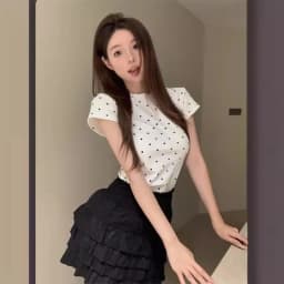 2026 New Women's vintage polka dot print short-sleeved fitted casual T-shirt with a round neck