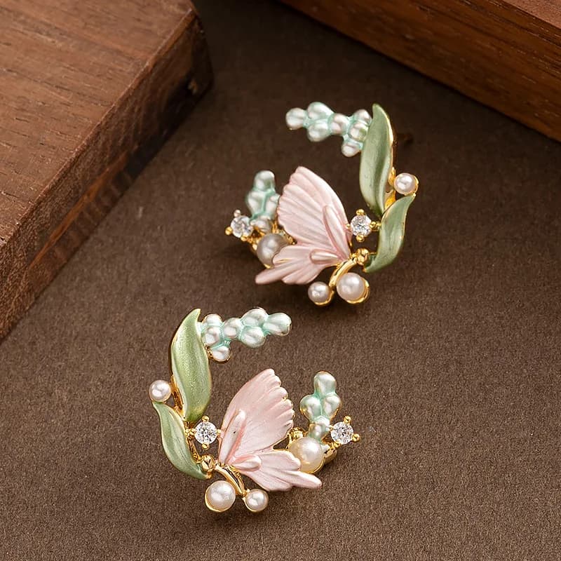 Super fairy sweet temperament fairy style oil paint inlaid pearl earrings niche personality versatile commuting earrings