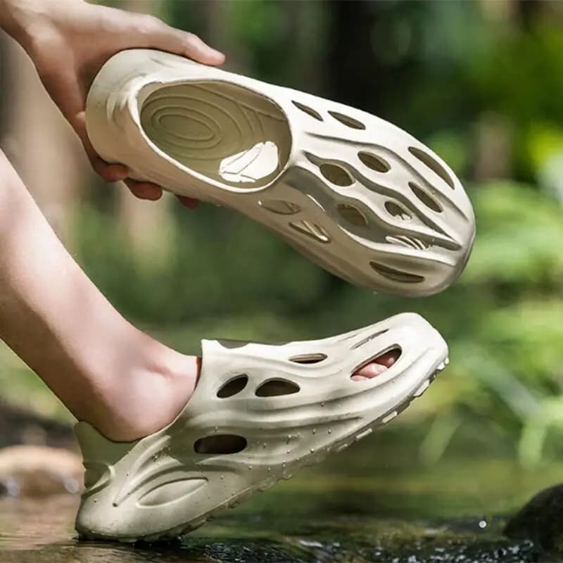 Soft Thick Bottom Non Slip Outdoor Slippers Men Summer 2026 Breathable Hollow Out Clogs Man Waterproof EVA Water Shoes Sneakers