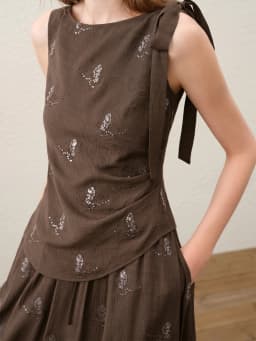 FSLE【Premium Series】Fashionable Embroidered Sleeveless Top and Tulip Skirt Elastic Waist Retro Women 2026 Summer New Arrival Set
