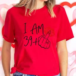 Women's New Fashion Streetwear I Am 39+ Middle Finger T-shirt 40 Ans 40th Years Birthday Tee Top Birthday Aesthetic Clothes