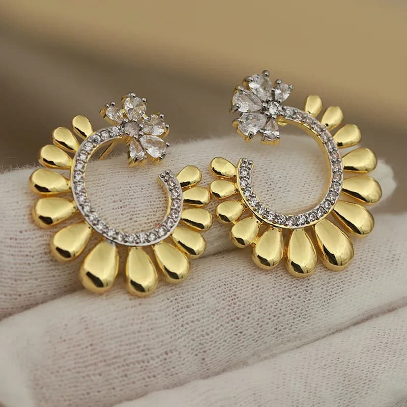 New Sight Design Metal Waterdrop Stud Earrings for Women Fashion Brand Jewelry Delicate Crystal Flower Earrings