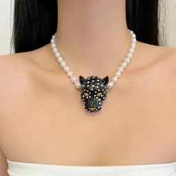 Elegant Enamel Leopard Pendant Necklace for Women Luxury High-End Queen Style Clavicle Chain Daily Party Accessory