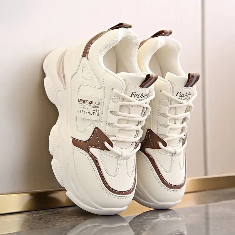 Large Size Autumn Fashion Breathable Lightweight Casual Comfortable Women's Shoes Versatile Thick Soled Women's Sports Shoes