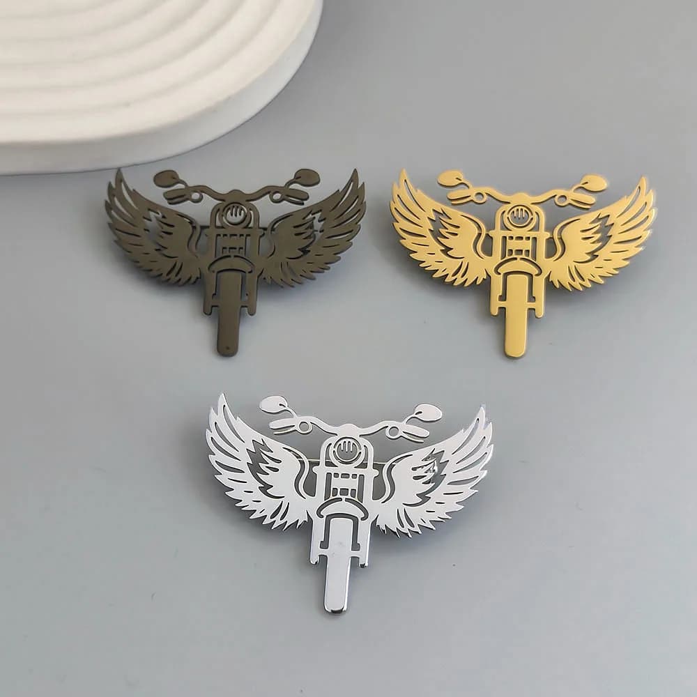Original design wings motorcycle gold-plated stainless steel brooch, waterproof and non-fading brooch, suit accessories