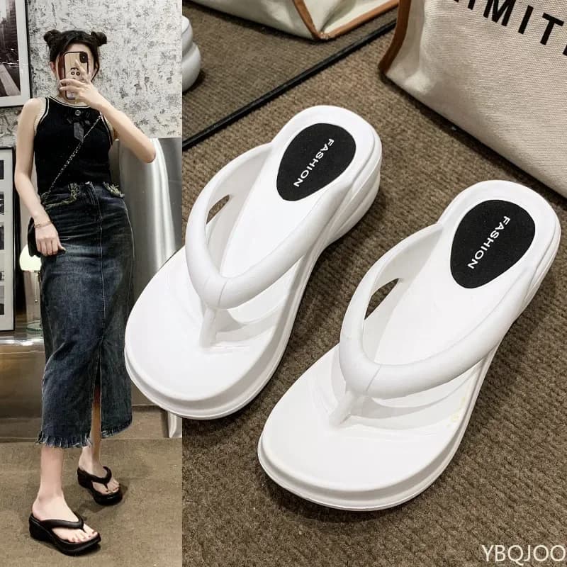 Summer Fashion New Thick Soled Slippers Flip Flops Beach Anti Slip Outer Wear Fashionable Sponge Cake Clip on Slippers 2026