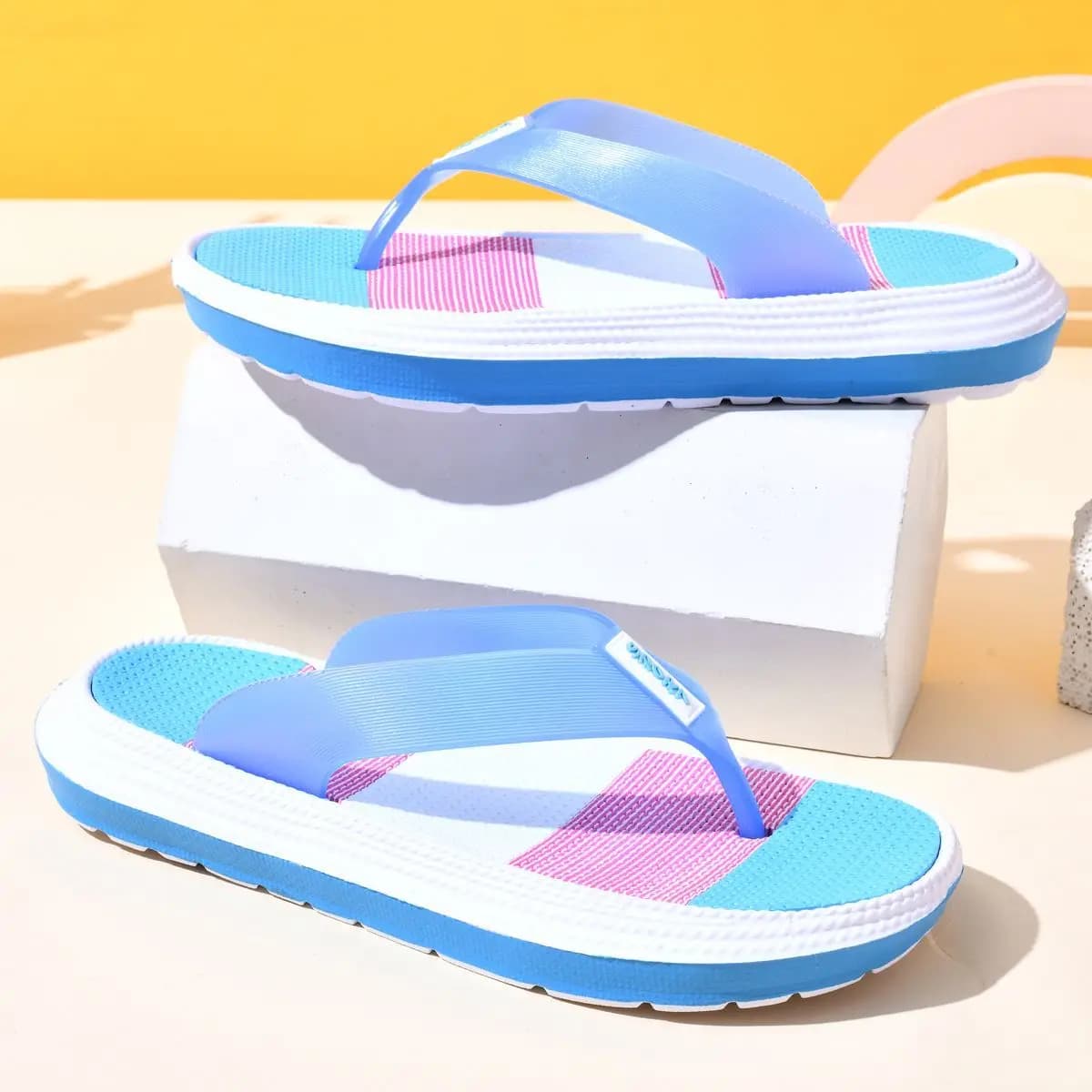 A Pair of Women's Flip Flops, Casual, Fashionable, Instagram Trendy, Versatile, Clip On, Summer Sandals, Soft Sole