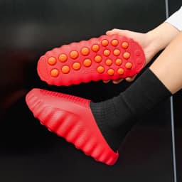 Men's and women's EVA lightweight toe massage slippers 2026 outdoor new casual sports slippers couple's fashionable beach shoes