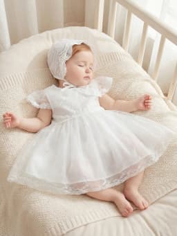 High-quality Lace Embroidered White Christening Dress for Baby Aged 0-2 Years. Suitable for Wedding, Birthday Party, With a Hat