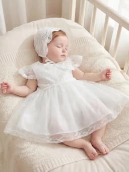 High-quality Lace Embroidered White Christening Dress for Baby Aged 0-2 Years. Suitable for Wedding, Birthday Party, With a Hat