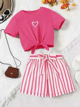 Printed girls' summer set, short sleeved T-shirt paired with casual shorts, stylish design, suitable for outdoor activities.