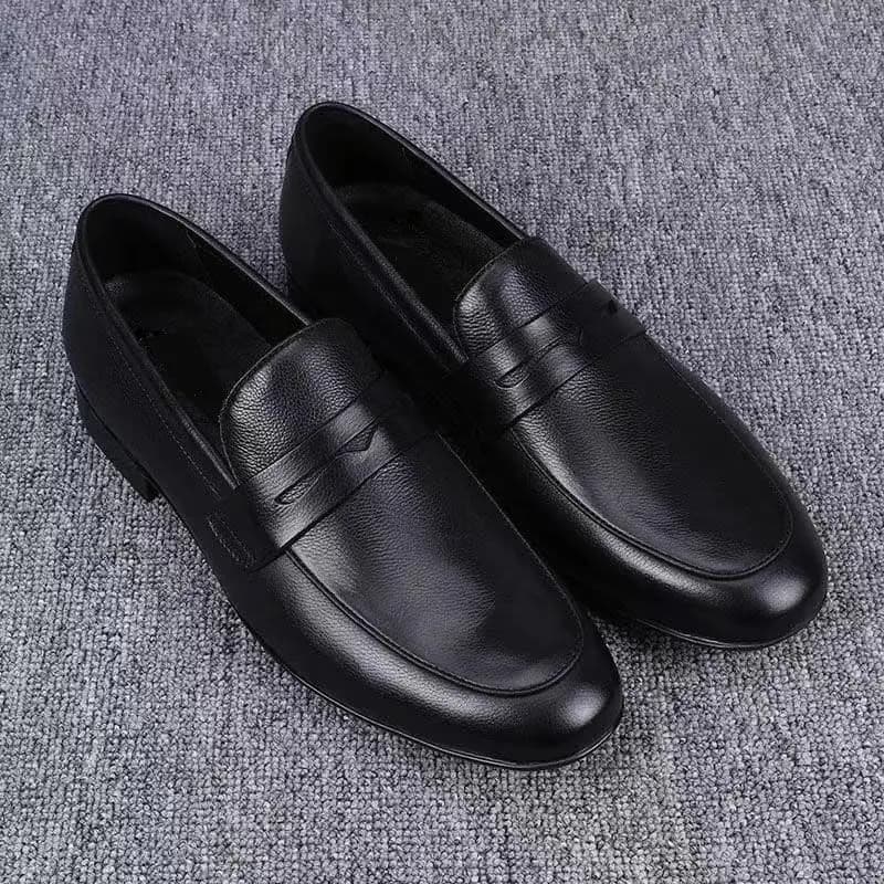 2026 New Soft Leather Men Loafers Slip On Casual Business Driving Shoes Round Toe