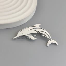 Original design hollow dolphin gold-plated stainless steel brooch, waterproof and non-fading brooch, suit accessories