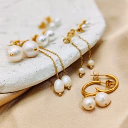 Luxury Pearl Hoop Earrings Minimalist 18K Gold Plated Pearl Charms Earrings for Girls Trendy Anniversary Birthday Jewelry Gift