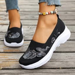 New Women's Breathable Mesh Shoes, Fashionable and Comfortable Cloth Shoes, 2026 Summer Casual Shoes
