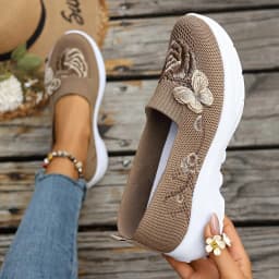 New Women's Breathable Mesh Shoes, Fashionable and Comfortable Cloth Shoes, 2026 Summer Casual Shoes