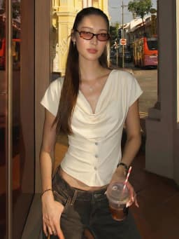Hugcitar Swing Collar Solid Short Sleeve Buttons Crop T-Shirt Ruched Sexy Slim Top Summer Women Fashion Clothes Party Festival