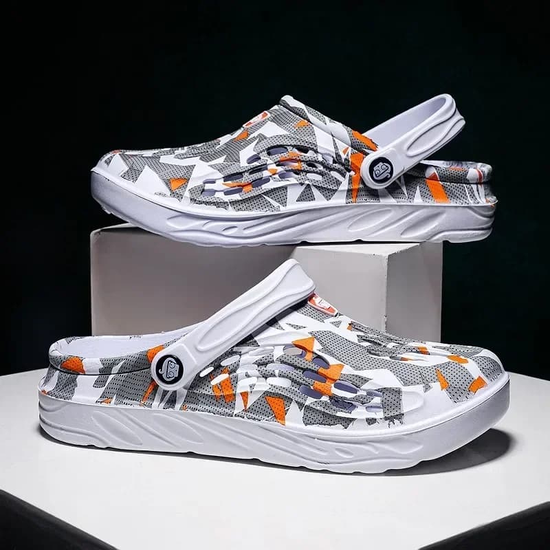 2026 New Fashion Sandals Men Clog Sandals Comfortable Breathable Beach Sandals Men Women Clogs Slippers Soft Bottom Men Shoes