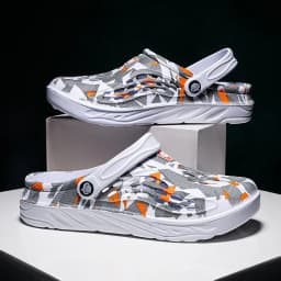 2026 New Fashion Sandals Men Clog Sandals Comfortable Breathable Beach Sandals Men Women Clogs Slippers Soft Bottom Men Shoes