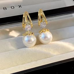 Luxury and elegance, the new 2025 model of delicate and exquisite pearl earphones, stylish and versatile luxury earphones for wo