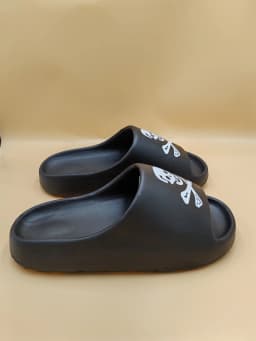 Women's Fashion Slippers Waterproof Non-Slip Thick Sole Wear-Resistant Soft Sole Comfortable Skull Slip-On Slippers