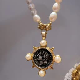 Antique Beauty Portrait Coin Pendant Pearl Necklace For Woman Choker Vintage Jewelry Gold Color Retro Style Accessories Classic