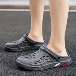 Summer Men and Women Clogs Sandals Men EVA Slippers Garden Shoes Platform Sandals Couple Outdoor House Leisure Slides Men Clog