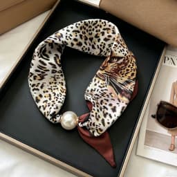 Elegant Chic Pearl Stripe Scarfs Women Fashion Convenient Magnetic Buckle Scarf Pearl Tail Artistic Accessory Neck Wrap Scarves
