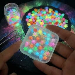 100pcs Mini Glowing Turtles Safe Eco-Friendly Resin Cute Nail Art Decorations Cartoon Luminescent for DIY Crafts And Manicure
