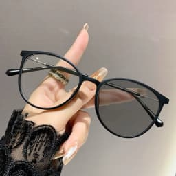 Photosensitive Color-changing Nearsighted Glasses With Anti-blue Light Protection.8147